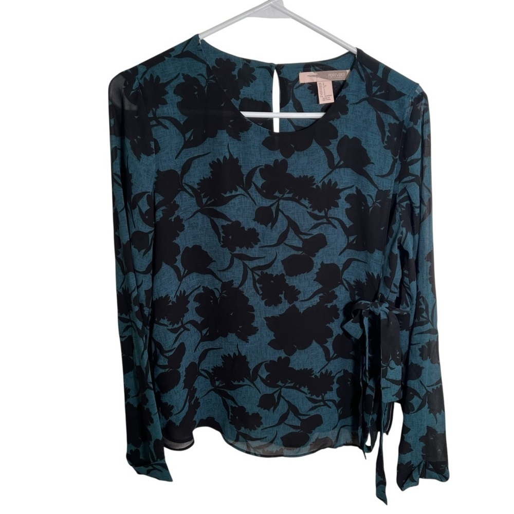Forever 21 Contemporary Women's Size Small Blouse Green Black Floral Wrap‎ Side